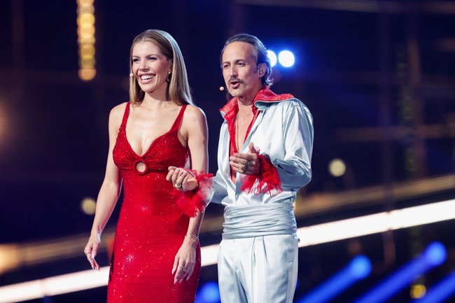 Eurovision 2026: Η παρουσιάστρια που μάγεψε την Ευρώπη - Κληρονόμος της δυναστείας Swarovski