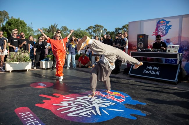 Red Bull Dance Your Style: Οι 16 καλύτεροι street dancers στην Ελλάδα σε εκρηκτικά 1v1 battles - Εσύ αποφασίζεις τον νικητή