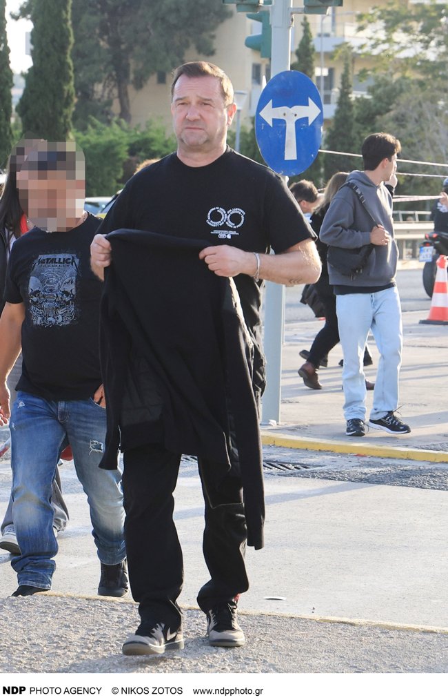 Metallica: "Σείστηκε" το ΟΑΚΑ  - Όλα όσα έγιναν στη μεγάλη συναυλία και οι επώνυμοι που έδωσαν το "παρών"