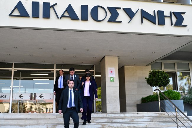 Στην Αθήνα η Λάουρα Κοβέσι - Συναντήθηκε με τον Φλωρίδη στο υπουργείο Δικαιοσύνης [βίντεο]