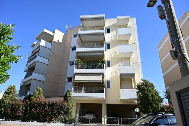 Μαρούσι: Αυτή είναι η πολυκατοικία από όπου έπεσε δύο φορές η 27χρονη από τον 4ο -Νοσηλεύεται με σοβαρά τραύματα