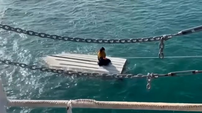 Αλάσκα: 15χρονος ναυαγός επέζησε δύο ημέρες πάνω σε αναποδογυρισμένη βάρκα - Αδερφός και ξάδερφος πέθαναν