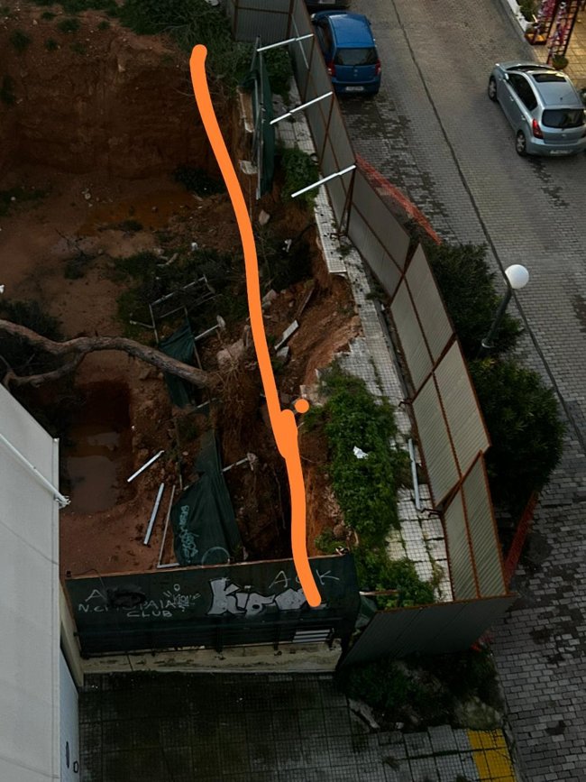 Κηφισιά: 5ώροφο κτίριο μεγαθήριο προκάλεσε καθίζηση - Παρέσυρε καλώδια ρεύματος, πεζοδρόμια, μάντρες [εικόνες]