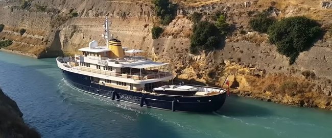 Βίντεο από τη στιγμή που γιοτ αξίας 50 εκατ. δολαρίων προσκρούει στα τοιχώματα του Ισθμού της Κορίνθου