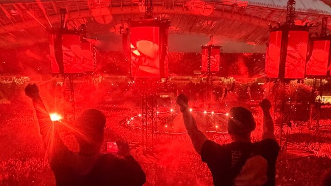 Metallica: Έπαιξαν "Ζορμπά" και "Τρύπες" προκαλώντας ντελίριο στο ΟΑΚΑ [εικόνες - βίντεο]