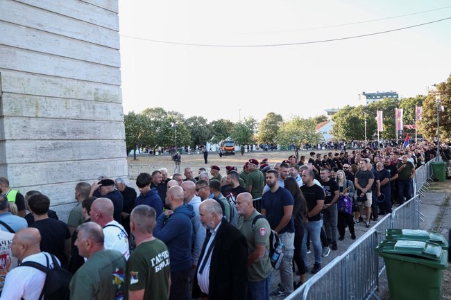 Σε λαϊκό προσκύνημα ο εγκληματίας πολέμου Ράτκο Μλάντιτς στη Σερβία- Αντιδράσεις στην Ευρώπη