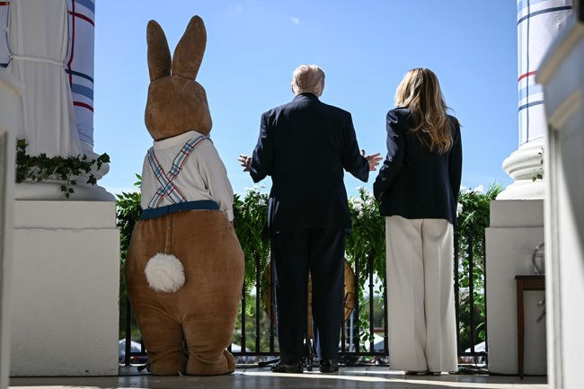 μελανια τραμπ easter egg