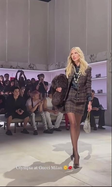Η Μαρί Σαντάλ στο front row του show του οίκου Gucci: Στο catwalk η κόρη της Μαρία Ολυμπία Ντε Γκρες