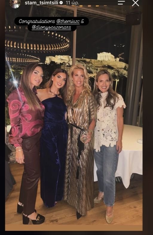 Σταματίνα Τσιμτσιλή: Με royal blue δημιουργία σε δείπνο κάτω από την Ακρόπολη