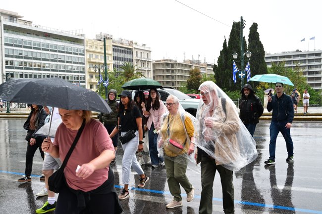 Έκτακτο δελτίο ΕΜΥ: "Αγριεύει" ο καιρός το επόμενο 24ωρο - Έρχονται καταιγίδες και κεραυνοί, oι 4 περιοχές που θα "χτυπηθούν"