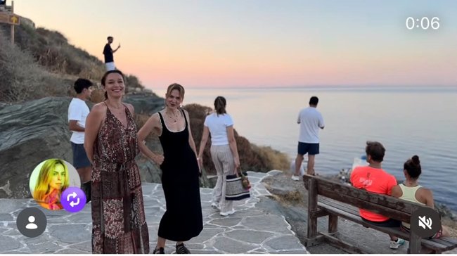 Κάτια Ζυγούλη: Με εμπριμέ φόρεμα στη Σίφνο - Μαζί με τη Ρένα Μόρφη