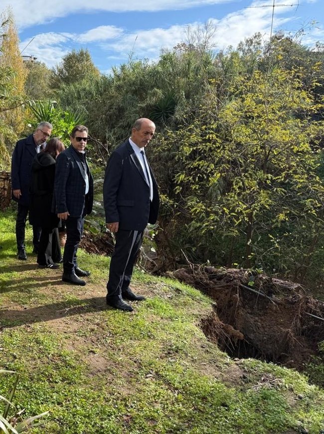 ΑΓΙΟΣ ΔΗΜΗΤΡΙΟΣ ΚΑΘΙΖΗΣΗ