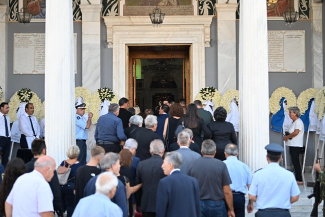 Ο Πύργος αποχαιρέτησε τον "αετό" του: Θρήνος στην κηδεία του επισμηναγού που σκοτώθηκε στην Τανάγρα [εικόνες]