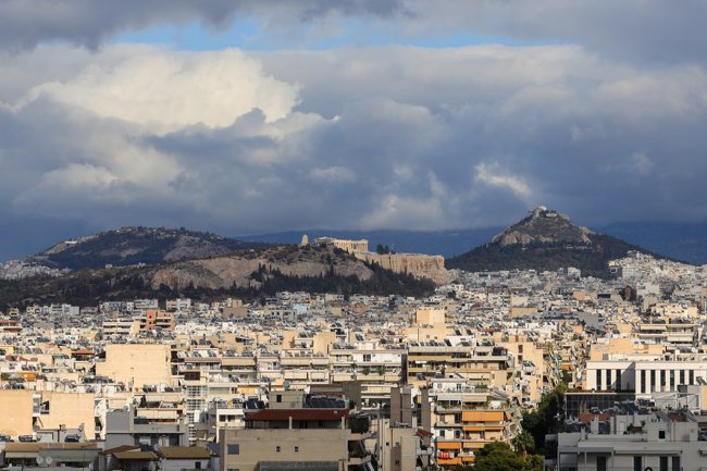 Λείπουν 210.000 κατοικίες μόνο στην Αττική: Αρνούνται οι ιδιοκτήτες AirBnB ότι έχουν ευθύνες για την έλλειψη διαμερισμάτων