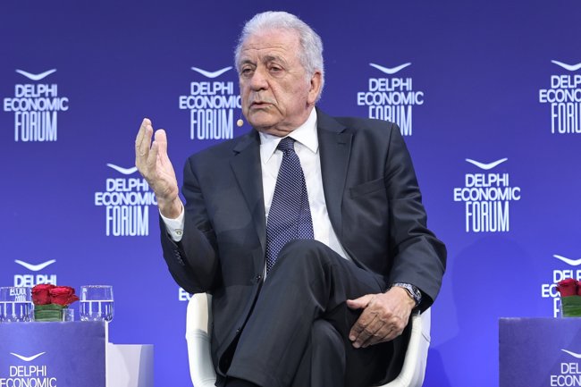 Τριπλό "άδειασμα" Μαξίμου στον Αβραμόπουλο - Νέα στοιχεία στο φως για το Qatargate