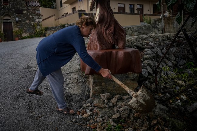 Κακοκαιρία: Η Κρήτη μετρά τις πληγές της - Νέο 112 στην Ιεράπετρα - Αγωνία για τους 8 εγκλωβισμένους στη Σαμαριά