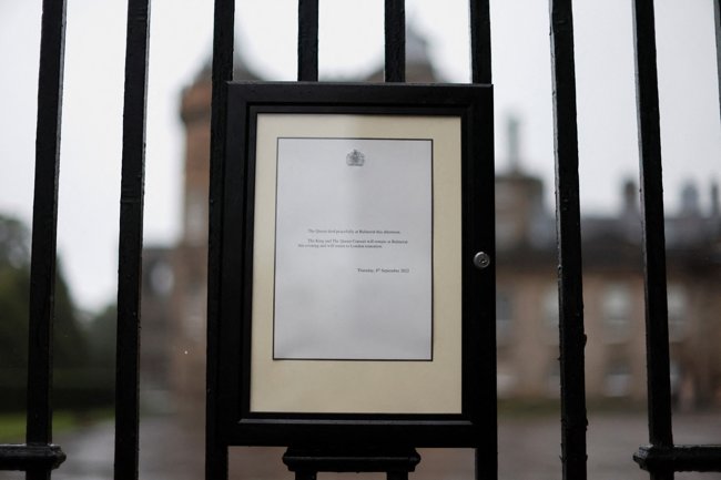 Holyroodhouse: Συγκίνηση στην επίσημη κατοικία της Ελισάβετ στο Εδιμβούργο - "Όταν το έμαθα, ένιωσα χαμένος"