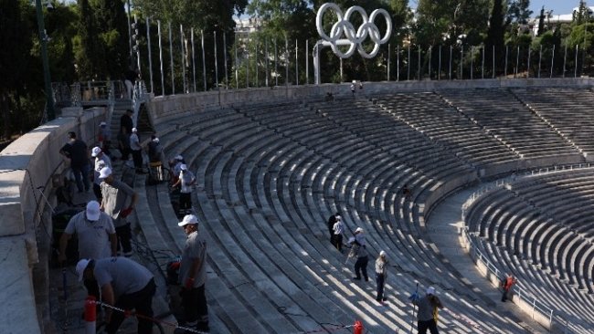 Παναθηναϊκό Στάδιο: Ξεκίνησαν οι εργασίες καθαρισμού του Καλλιμάρμαρου [εικόνες]