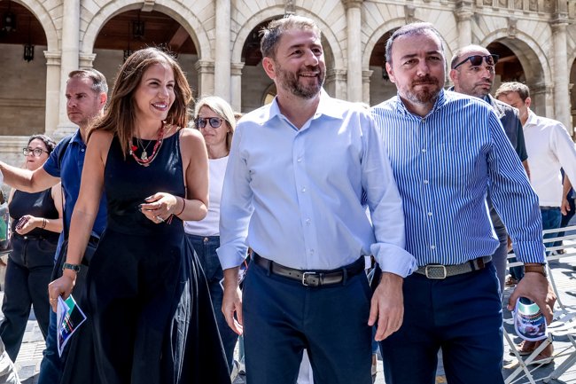 ΝΙΚΟΣ ΑΝΔΡΟΥΛΑΚΗΣ