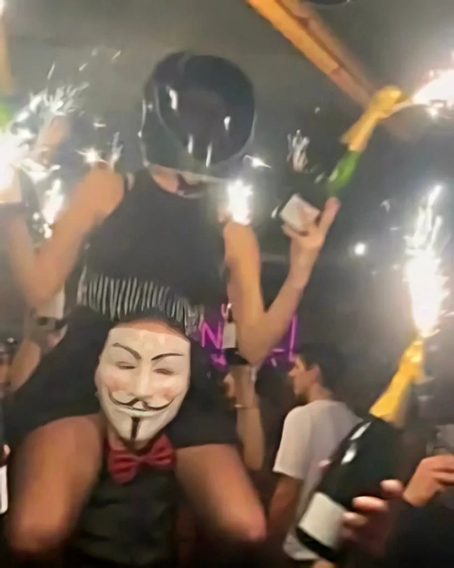 Κραν Μοντανά: Εξαλλοι οι συγγενείς με τους ιδιοκτήτες του μπαρ - "Σκοτώσατε 40 ανθρώπους, θα το πληρώσετε"