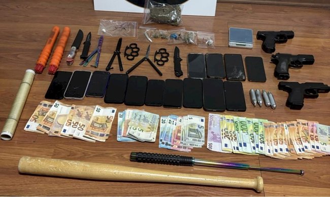 Σοκάρουν οι διάλογοι των ανήλικων που πούλαγαν ναρκωτικά σε σχολεία - "Πεθαίνω" έλεγε 14χρονη σε "βαποράκι"