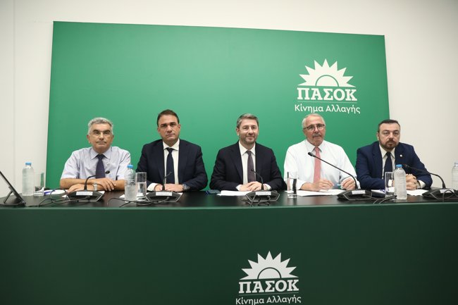 ΝΙΚΟΣ ΑΝΔΡΟΥΛΑΚΗΣ