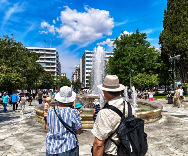 Καιρός: Ήλιος με πτώση της θερμοκρασίας και βοριάδες - Πού θα πέσουν βροχές και καταιγίδες