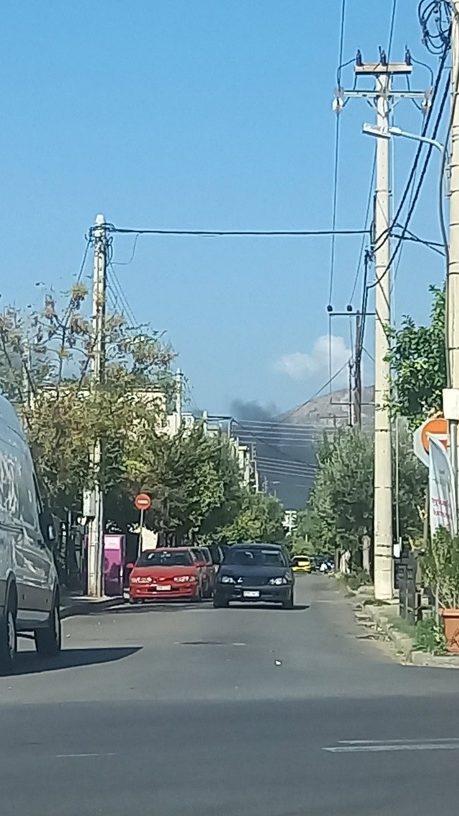 Μάνδρα: Η φωτιά καίει σκουπίδια στο Ξηροπήγαδο - Ενισχύθηκαν οι δυνάμεις, ήχησε το 112