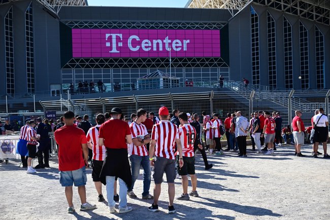 Τελικός Final Four Euroleague: Στα "κόκκινα" το T-Center ώρες πριν το τζάμπολ του Ολυμπιακός-Ρεάλ [εικόνες]