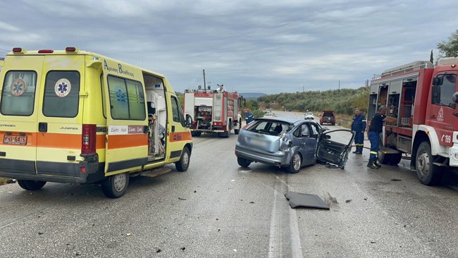 Τροχαίο στο Ναύπλιο: Σφοδρή σύγκρουση δύο ΙΧ - Δύο άτομα απεγκλωβίστηκαν, τρεις τραυματίες [εικόνες]
