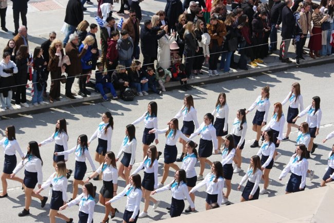 Σάλος στον Βόλο: Καταγγελία ότι μαθητές φώναζαν στην παρέλαση "Αίμα, Τιμή, Χρυσή Αυγή" - Προκαταρκτική έρευνα
