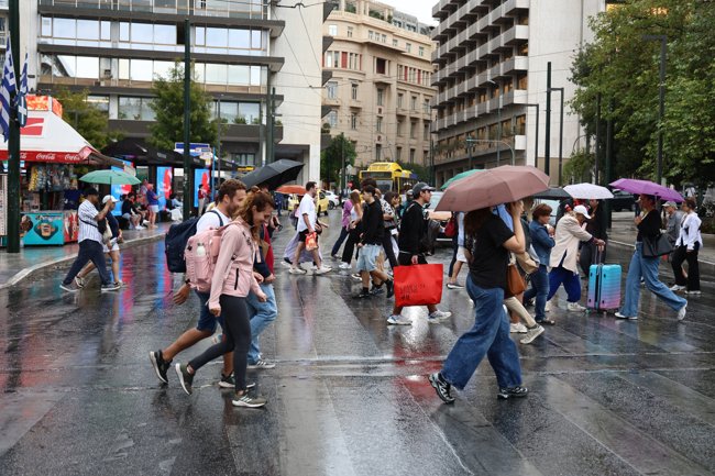 Καιρός: Επεσαν πάνω από 25.000 κεραυνοί - Πού αναμένονται ισχυρές βροχές και καταιγίδες