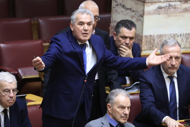Σάλος στη Βουλή: Βουλευτής ΝΔ φώναξε στην Κωνσταντοπούλου "Κάνε κάνα παιδί" - Ο Μητσοτάκης τον διαγράφει για το χυδαίο σχόλιο