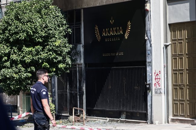 Εκρηξη βόμβας στην Τεκτονική Στοά στο κέντρο της Αθήνας - Ελεγχόμενη έκρηξη και σε δεύτερο πακέτο [εικόνες]