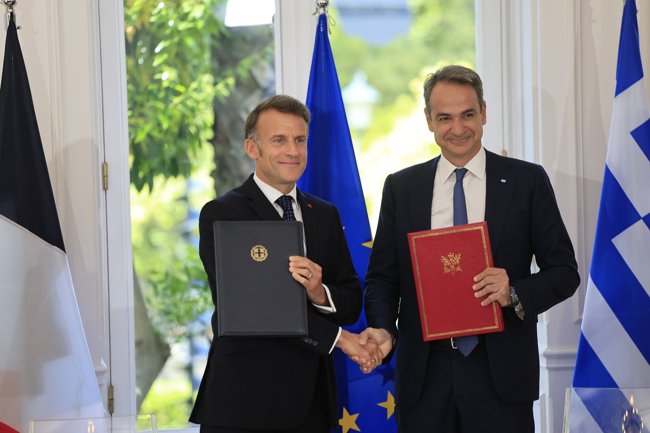 Μητσοτάκης: "Η κορωνίδα των συμφωνιών Ελλάδας-Γαλλίας είναι η ρήτρα αμοιβαίας συνδρομής" - Μακρόν: "Θα είμαστε στο πλευρό σας"