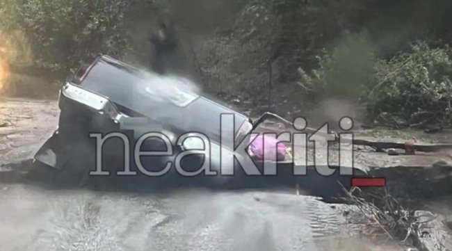 Κακοκαιρία στην Κρήτη: Υποχώρησε γέφυρα και "κατάπιε" ΙΧ με ζευγάρι - Στο νοσοκομείο οι επιβαίνοντες