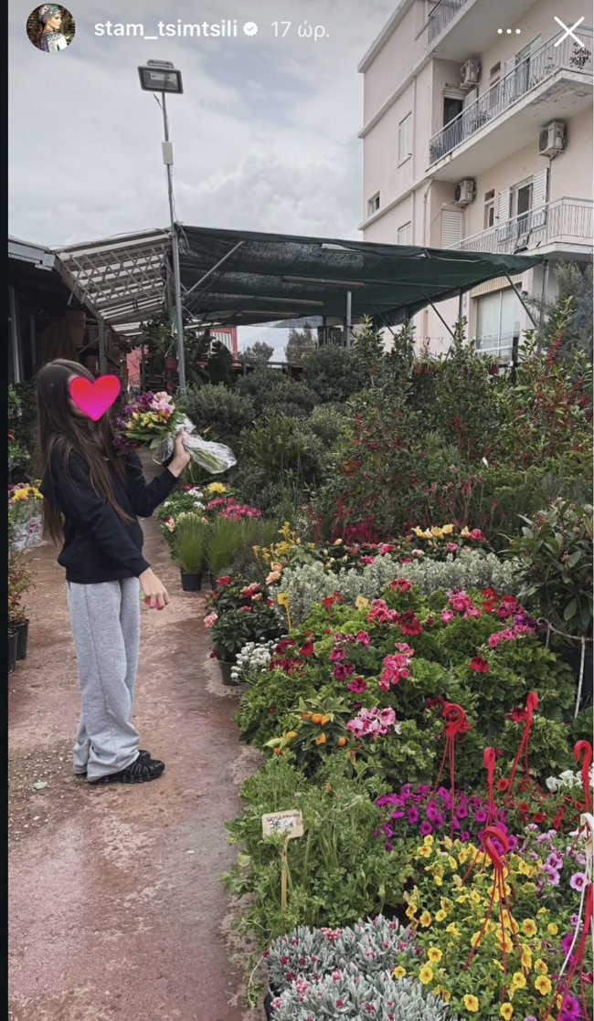 Η Σταματίνα Τσιμτσιλή με την κόρη της Μαίρη σε ανθοκομική έκθεση