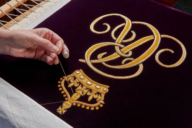 Προετοιμασίες για τελετή στέψης Καρόλου