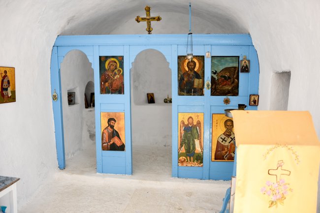 Πάσχα στο πιο ιδιαίτερο νησί: Η φύση μυρίζει φυτά και βότανα - Κατανυκτική ατμόσφαιρα, βαγιές και "Λαζαράκια"