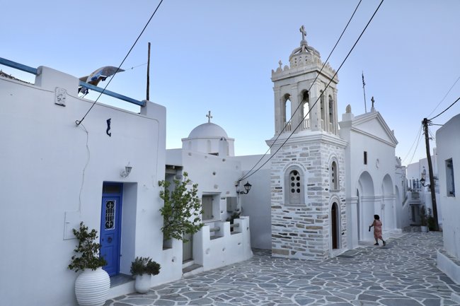 "Το διαμάντι των Κυκλάδων": Ήσυχα χωριά, νόστιμο φαγητό και εντυπωσιακές παραλίες - Ιδανικό για διακοπές το φθινόπωρο