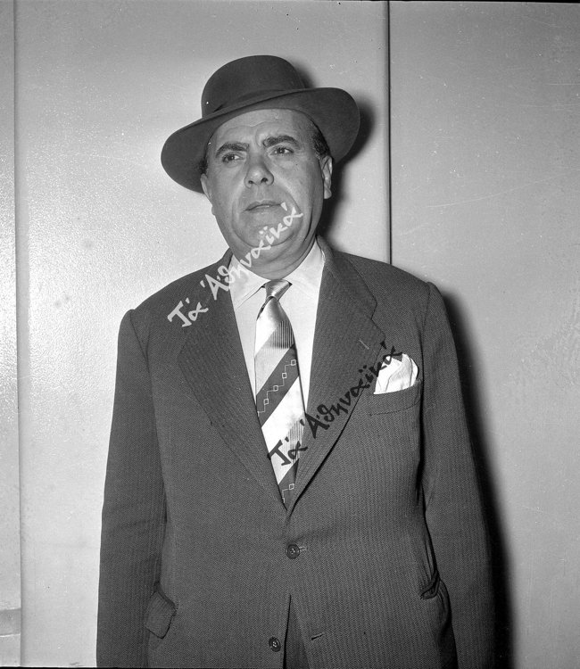 Η νύχτα που πήγαν να δολοφονήσουν τον Βασίλη Αυλωνίτη πάνω στη σκηνή και οι τύψεις του μέχρι το τέλος