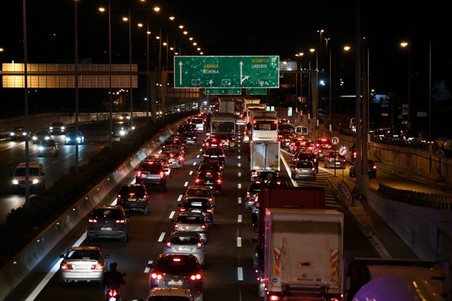 Lockdown - Χαμός στις εθνικές οδούς: 70.000 αυτοκίνητα πέρασαν από τα διόδια το 24ωρο - Σαρωτικοί έλεγχοι από την ΕΛΑΣ