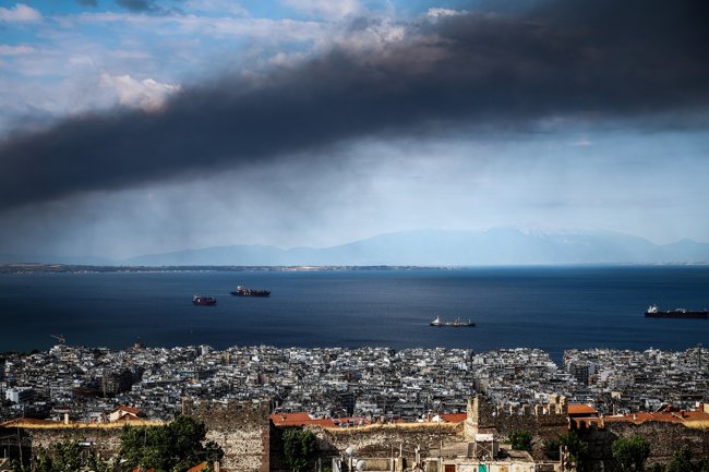 Φωτιά Ωραιόκαστρο: Πώς θα εξελιχθεί η διασπορά του καπνού του τοξικού νέφους στη Θεσσαλονίκη