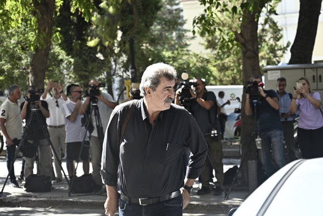 Ο Παύλος Πολάκης κατέθεσε και επίσημα την υποψηφιότητά του για την προεδρία του ΣΥΡΙΖΑ-ΠΣ