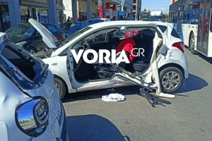 Θεσσαλονίκη: Φορτηγό σφήνωσε κάτω από γέφυρα στον Περιφερειακό - Ήταν πάνω από το επιτρεπόμενο όριο