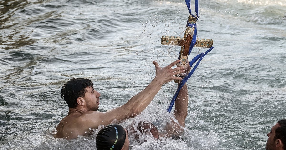 Θεοφάνεια: Τι συμβολίζει η μεγάλη γιορτή της Ορθοδοξίας και ο αγιασμός των υδάτων