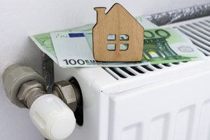 "Φωτιά" τα καύσιμα: Στα... 2,20 ευρώ αμόλυβδη και πετρέλαιο κίνησης