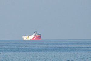 Παρουσία Δένδια η στρατιωτική παρέλαση των 66 χρόνων ανεξαρτησίας της Κύπρου - Ελληνικά F-16 πάνω από τη Λευκωσία