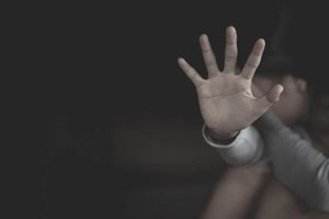 Συνελήφθη δικηγόρος για ενδοοικογενειακή βία στο ανήλικο παιδί του - Δεν άνοιγε την πόρτα στους αστυνομικούς - εικόνα 2
