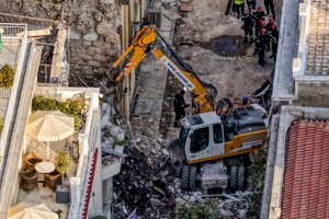 Πλάκα: Δεν είχε αναφερθεί οσμή αερίου πριν τη φονική έκρηξη - Τι εξετάζει η Πυροσβεστική - εικόνα 2